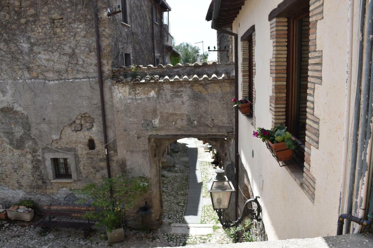 Apartamento Al Castello Di Leprignano Capena Exterior foto