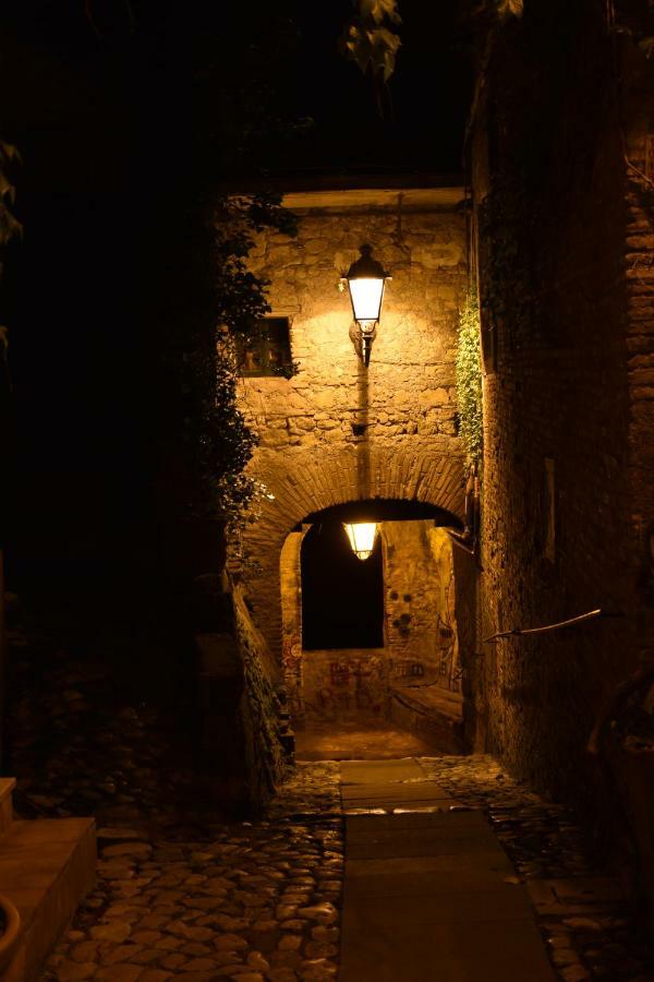 Apartamento Al Castello Di Leprignano Capena Exterior foto